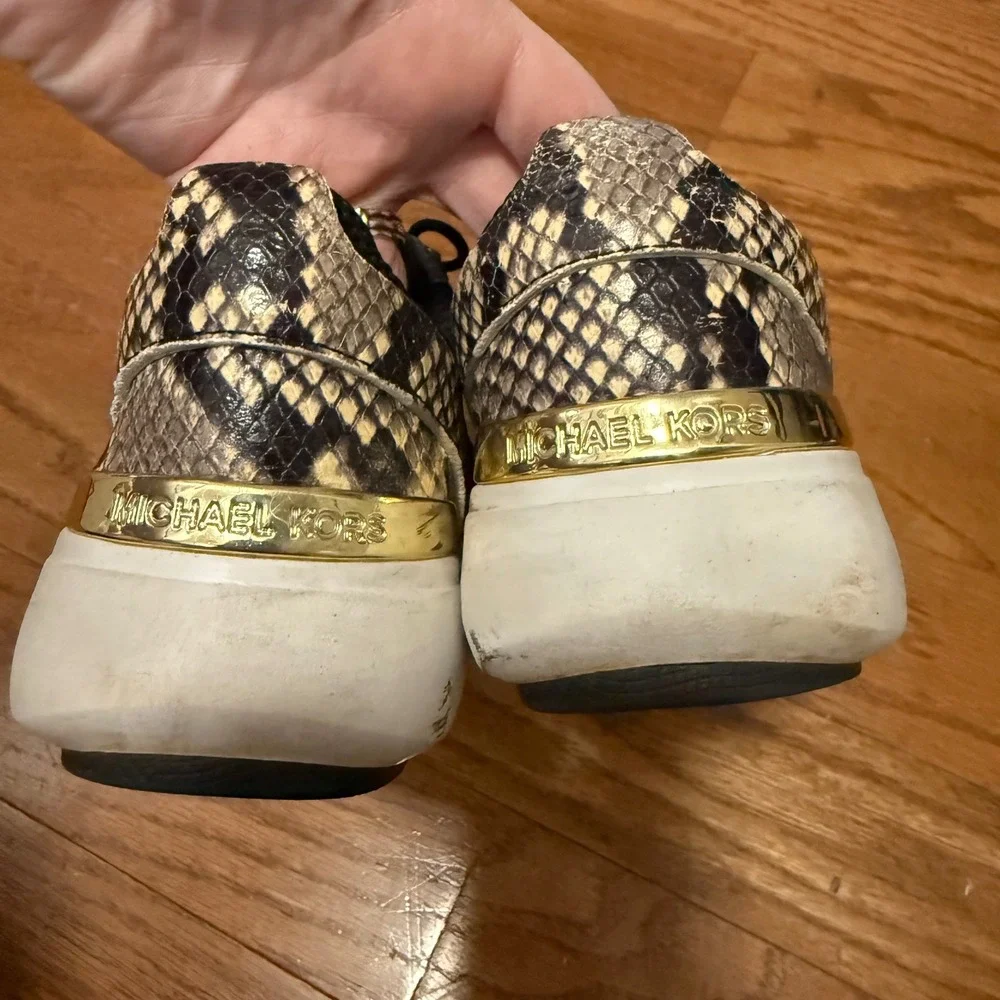 Michael Kors Women Size 6.5 Black Mesh Gold Snake Trim Amanda‎ Mesh Sneakers